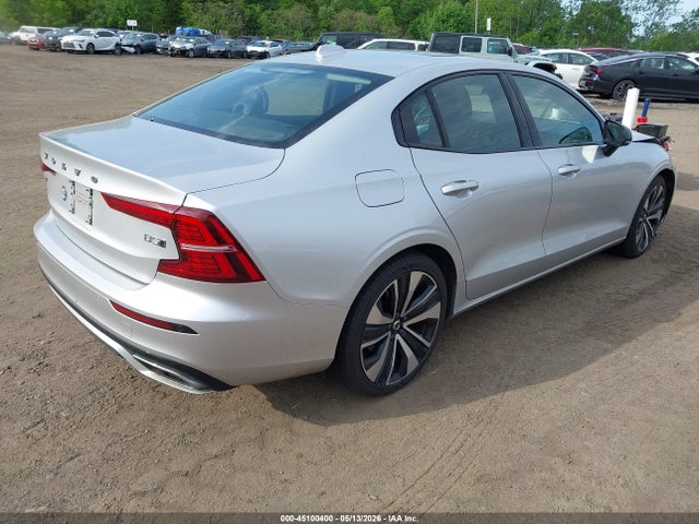 2022 Volvo S60 B5 Momentum მანქანა იყიდება აუქციონზე, vin: 7JRL12TZ5NG157717, აუქციონის ნომერი: 45100400
