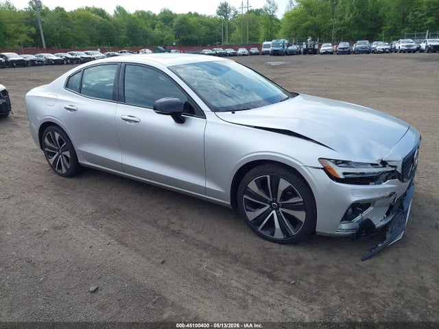 2022 Volvo S60 B5 Momentum მანქანა იყიდება აუქციონზე, vin: 7JRL12TZ5NG157717, აუქციონის ნომერი: 45100400