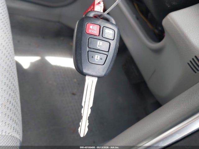 45100488 :رقم المزاد ، 4T1BF1FK7HU335777 vin ، 2017 Toyota Camry Le مزاد بيع