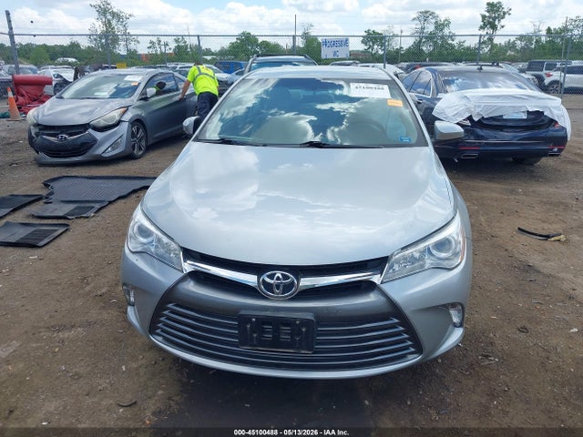 45100488 :رقم المزاد ، 4T1BF1FK7HU335777 vin ، 2017 Toyota Camry Le مزاد بيع