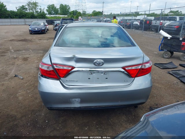 45100488 :رقم المزاد ، 4T1BF1FK7HU335777 vin ، 2017 Toyota Camry Le مزاد بيع