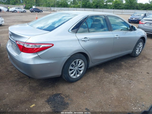 45100488 :رقم المزاد ، 4T1BF1FK7HU335777 vin ، 2017 Toyota Camry Le مزاد بيع
