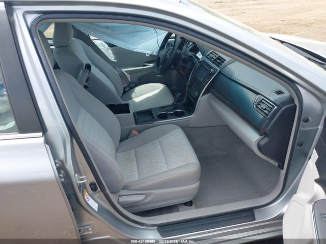 45100488 :رقم المزاد ، 4T1BF1FK7HU335777 vin ، 2017 Toyota Camry Le مزاد بيع