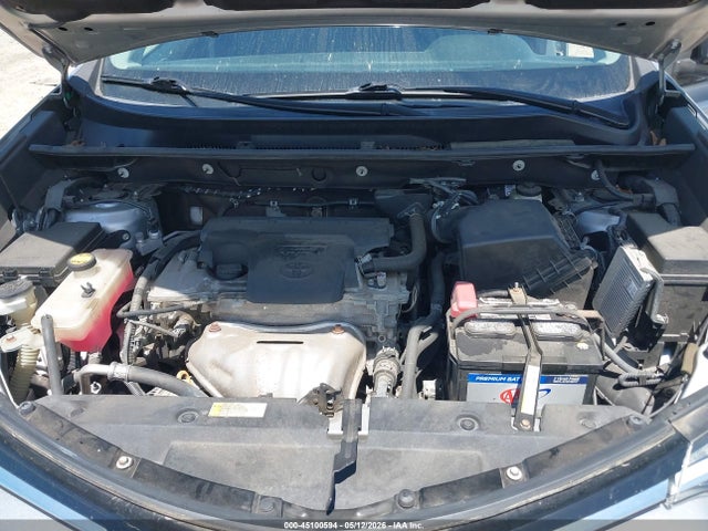 2T3BFREV3JW752899 Toyota RAV4 LE