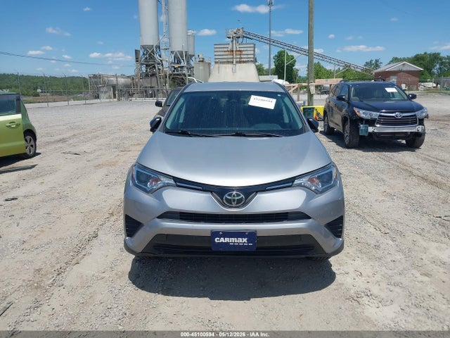 2T3BFREV3JW752899 Toyota RAV4 LE