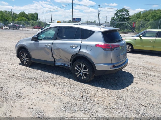 2T3BFREV3JW752899 Toyota RAV4 LE