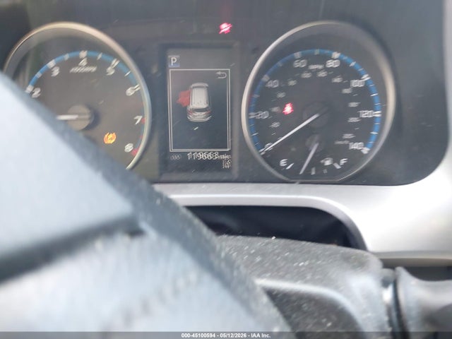 2T3BFREV3JW752899 Toyota RAV4 LE