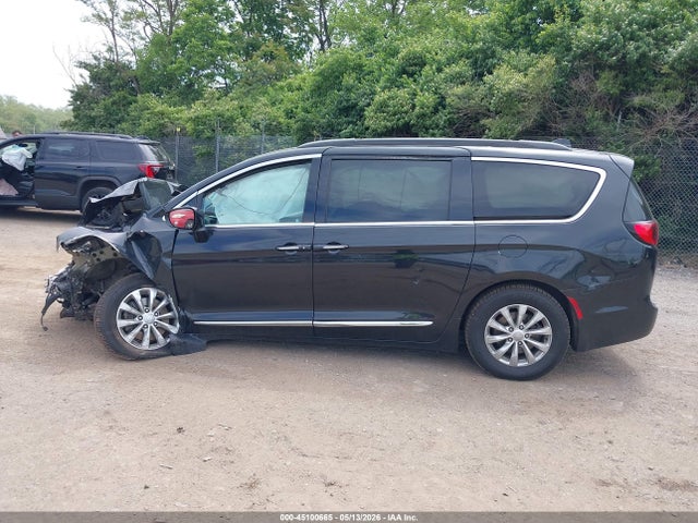 45100665 :رقم المزاد ، 2C4RC1BG3HR515588 vin ، 2017 Chrysler Pacifica Touring-l مزاد بيع