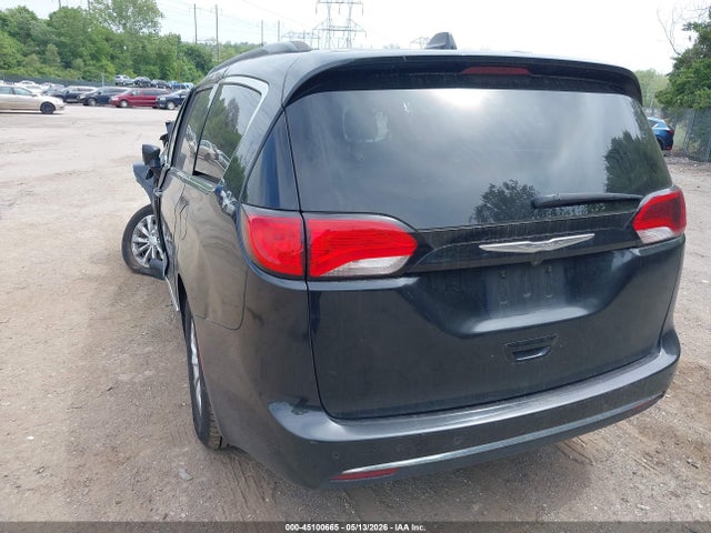45100665 :رقم المزاد ، 2C4RC1BG3HR515588 vin ، 2017 Chrysler Pacifica Touring-l مزاد بيع