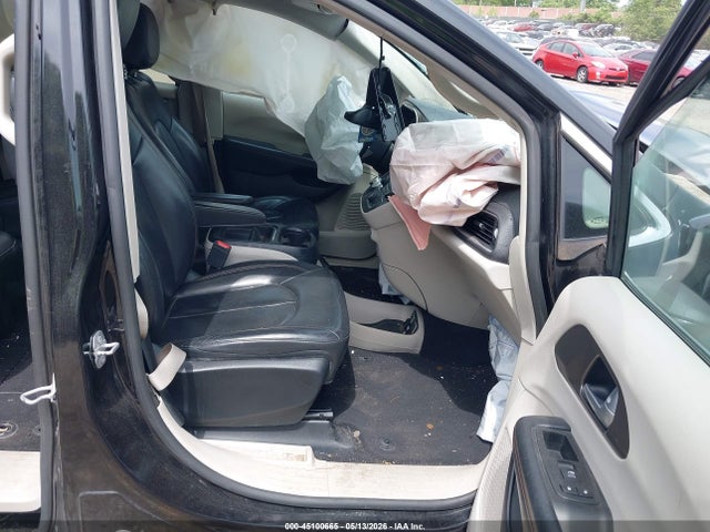 45100665 :رقم المزاد ، 2C4RC1BG3HR515588 vin ، 2017 Chrysler Pacifica Touring-l مزاد بيع