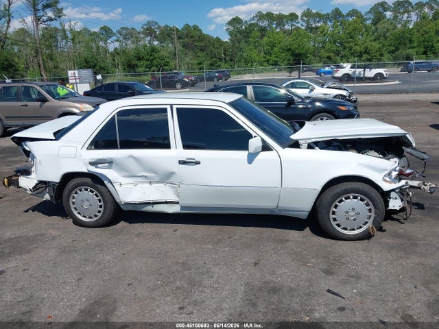 45100693 :رقم المزاد ، WDBEA32E5PB964233 vin ، 1993 Mercedes-benz 300 E مزاد بيع