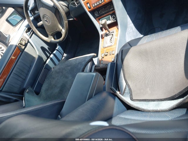 45100693 :رقم المزاد ، WDBEA32E5PB964233 vin ، 1993 Mercedes-benz 300 E مزاد بيع