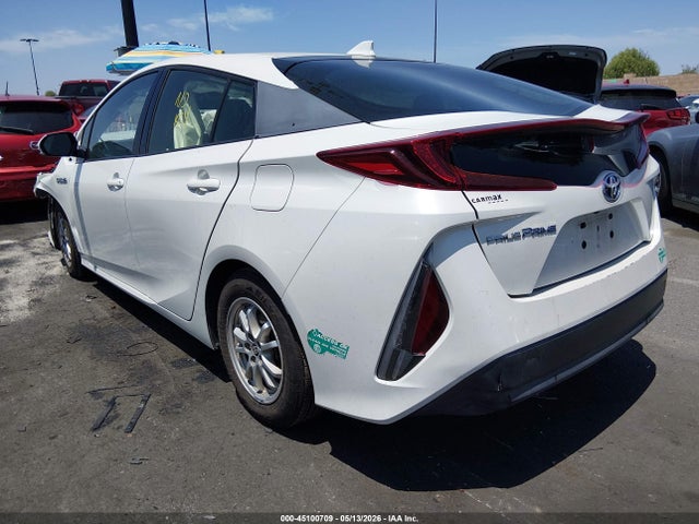 Toyota Prius Prime Plus 2017 JTDKARFPXH3000676 Image 3
