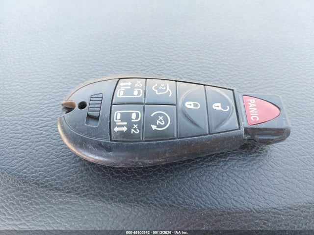 45100962 :رقم المزاد ، 2C4RC1GG6DR819548 vin ، 2013 Chrysler Town & Country Limited مزاد بيع