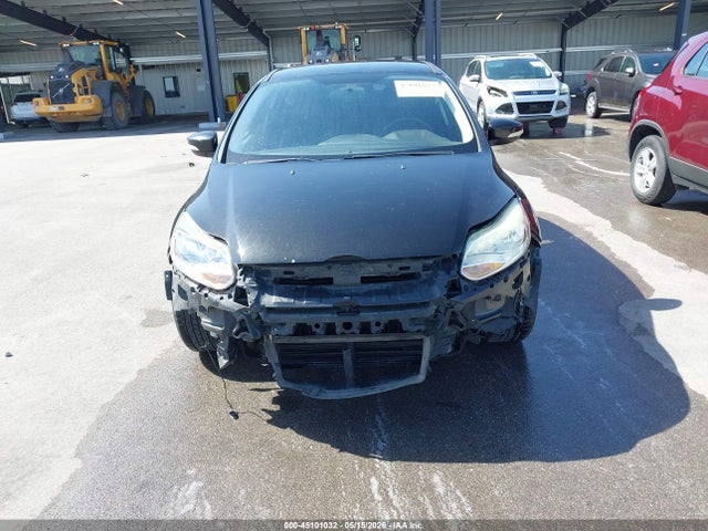 1FADP3K2XEL127847 Ford FOCUS SE