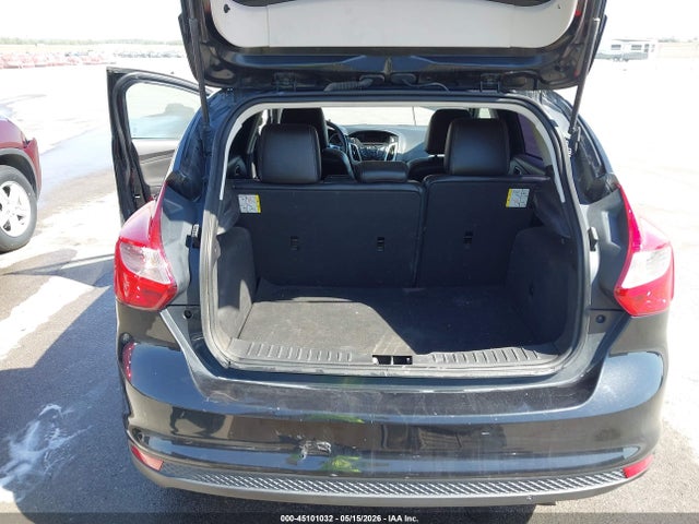 1FADP3K2XEL127847 Ford FOCUS SE
