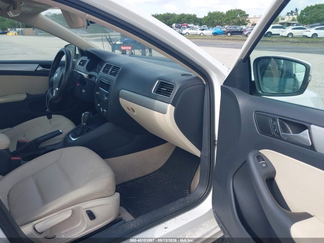 2014 Volkswagen Jetta 1.8t Se მანქანა იყიდება აუქციონზე, vin: 3VWD07AJ7EM237295, აუქციონის ნომერი: 45101097