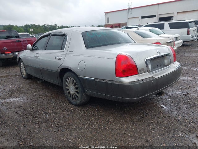 Продаж на аукціоні авто 2003 Lincoln Town Car Signature, vin: 1LNHM82W83Y616408, номер лоту: 45101236