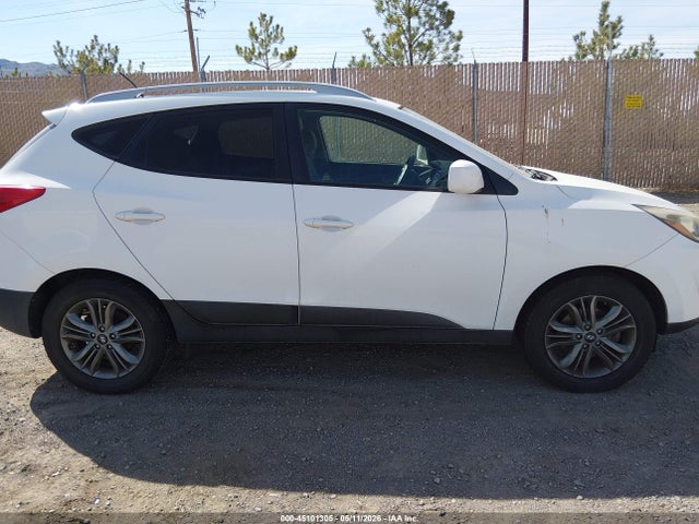 KM8JUCAG1FU019921 Hyundai TUCSON SE