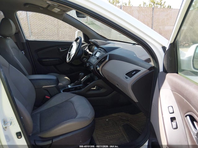 KM8JUCAG1FU019921 Hyundai TUCSON SE
