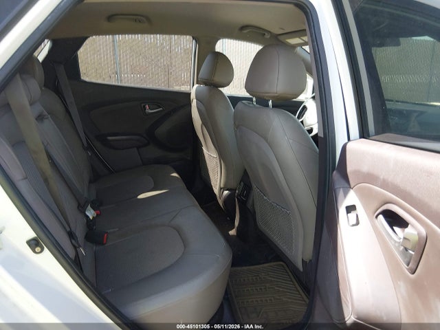 KM8JUCAG1FU019921 Hyundai TUCSON SE