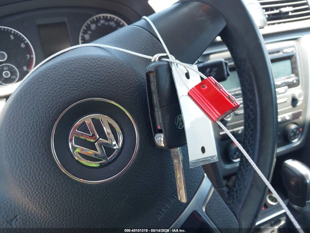 1VWAT7A33EC028777 Volkswagen Passat 1.8t Wolfsburg Edition