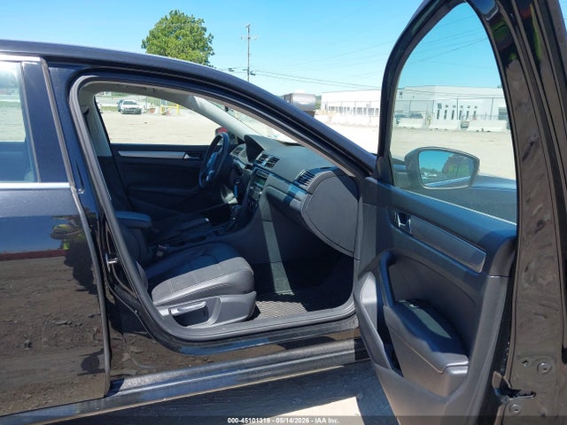1VWAT7A33EC028777 Volkswagen Passat 1.8t Wolfsburg Edition
