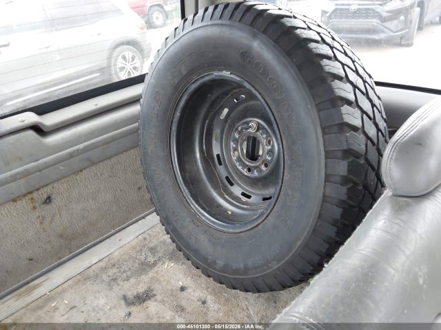 1995 Gmc Yukon მანქანა იყიდება აუქციონზე, vin: 1GKEK18K6SJ701817, აუქციონის ნომერი: 45101380