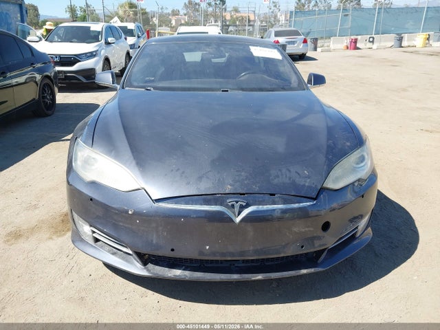 2015 Tesla Model S 85d/p85d მანქანა იყიდება აუქციონზე, vin: 5YJSA1H42FF080995, აუქციონის ნომერი: 45101449