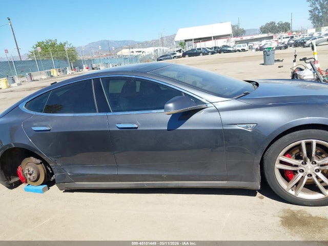 2015 Tesla Model S 85d/p85d მანქანა იყიდება აუქციონზე, vin: 5YJSA1H42FF080995, აუქციონის ნომერი: 45101449