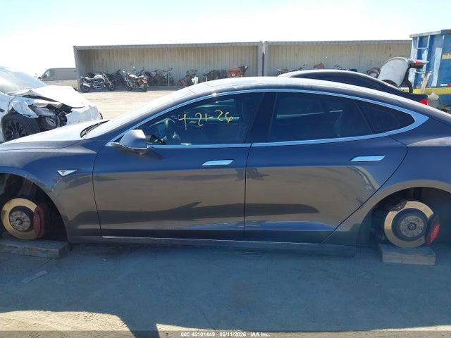 2015 Tesla Model S 85d/p85d მანქანა იყიდება აუქციონზე, vin: 5YJSA1H42FF080995, აუქციონის ნომერი: 45101449