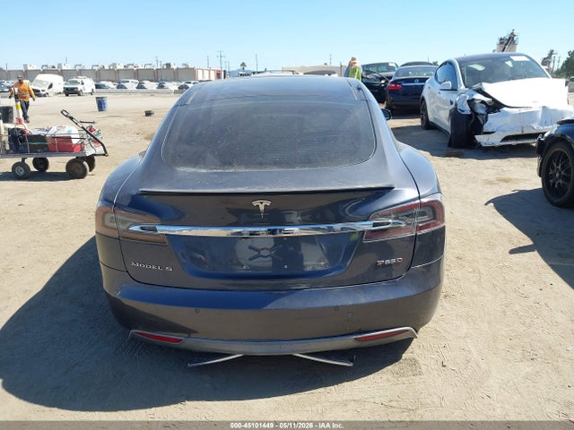 2015 Tesla Model S 85d/p85d მანქანა იყიდება აუქციონზე, vin: 5YJSA1H42FF080995, აუქციონის ნომერი: 45101449