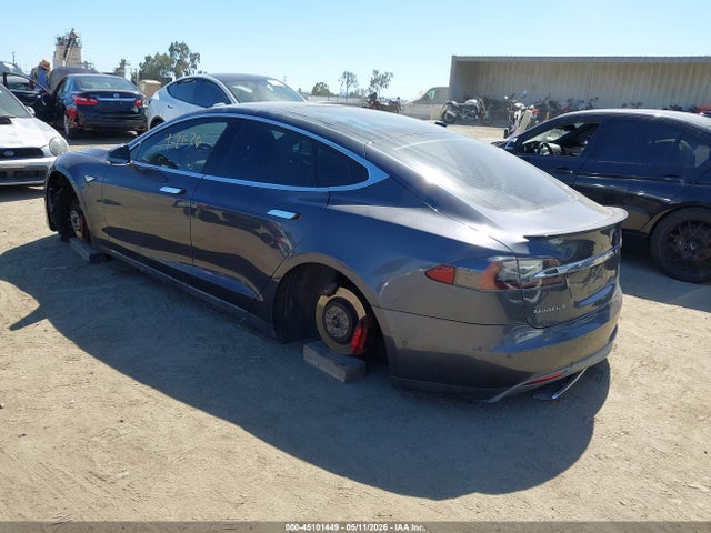 2015 Tesla Model S 85d/p85d მანქანა იყიდება აუქციონზე, vin: 5YJSA1H42FF080995, აუქციონის ნომერი: 45101449