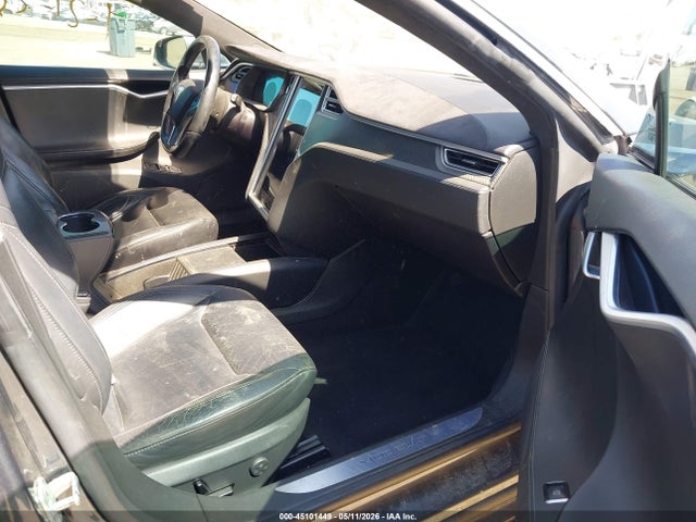 2015 Tesla Model S 85d/p85d მანქანა იყიდება აუქციონზე, vin: 5YJSA1H42FF080995, აუქციონის ნომერი: 45101449