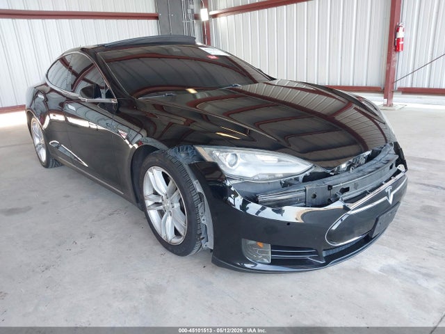 Tesla Model S 60/70/75/85 2016 5YJSA1E18GF126681 головне зображення