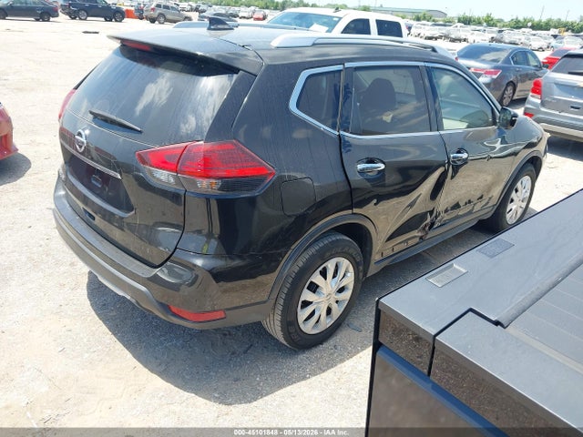 2017 Nissan Rogue S მანქანა იყიდება აუქციონზე, vin: JN8AT2MT5HW381580, აუქციონის ნომერი: 45101848