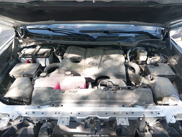 2022 Toyota Tundra Platinum მანქანა იყიდება აუქციონზე, vin: 5TFNA5EC8NX009868, აუქციონის ნომერი: 45101968
