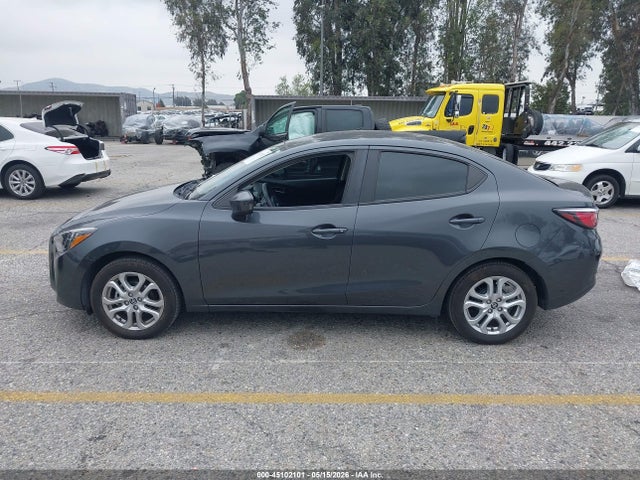 45102101 :رقم المزاد ، 3MYDLBYV5HY149785 vin ، 2017 Toyota Yaris Ia مزاد بيع