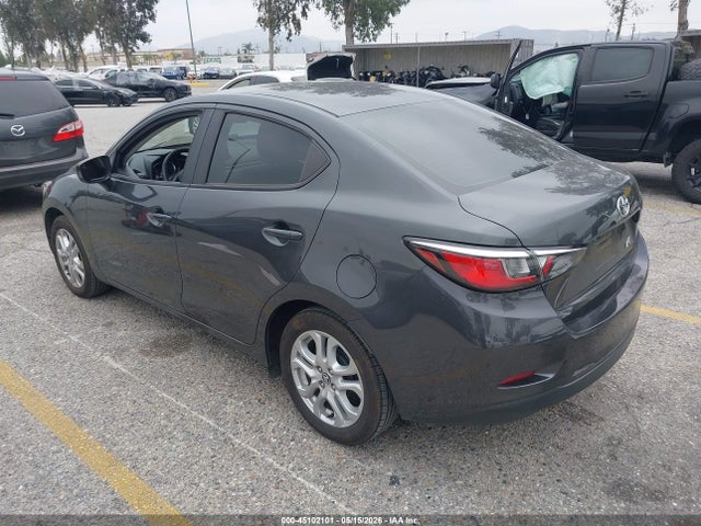 45102101 :رقم المزاد ، 3MYDLBYV5HY149785 vin ، 2017 Toyota Yaris Ia مزاد بيع