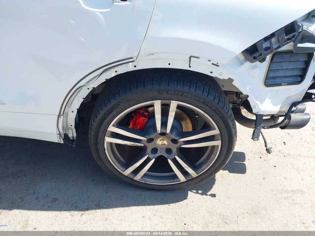 Продаж на аукціоні авто 2013 Porsche Cayenne Gts, vin: WP1AD2A28DLA75407, номер лоту: 45102123