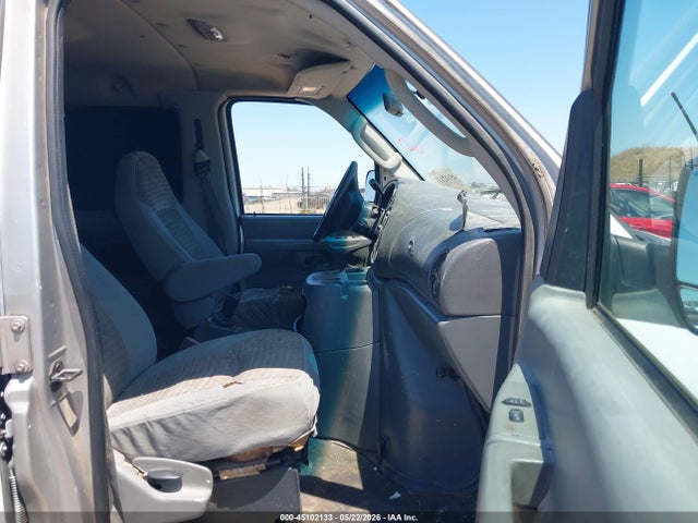 45102133 :رقم المزاد ، 1FBNE31L03HA90083 vin ، 2003 Ford E-350 Super Duty Chateau/xl/xlt مزاد بيع