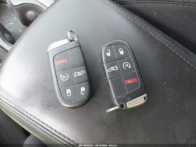 45102181 :رقم المزاد ، 1C3CCCAB3FN623943 vin ، 2015 Chrysler 200 Limited مزاد بيع