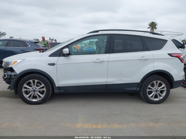45102186 :رقم المزاد ، 1FMCU0GD6JUB86059 vin ، 2018 Ford Escape Se مزاد بيع