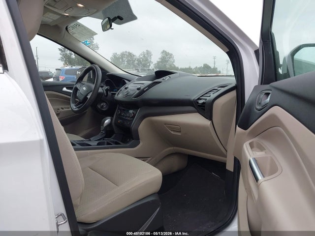 45102186 :رقم المزاد ، 1FMCU0GD6JUB86059 vin ، 2018 Ford Escape Se مزاد بيع