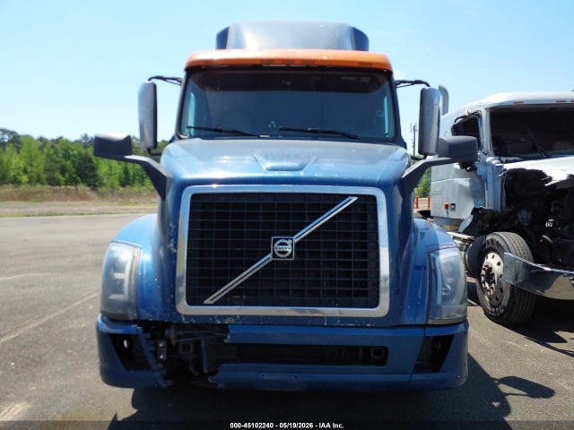 45102240 :رقم المزاد ، 4V4NC9KJ3FN913729 vin ، 2015 Volvo Vn Vnl مزاد بيع