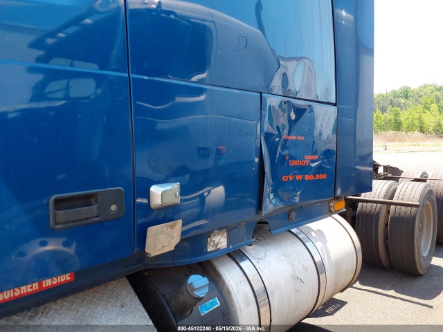 45102240 :رقم المزاد ، 4V4NC9KJ3FN913729 vin ، 2015 Volvo Vn Vnl مزاد بيع