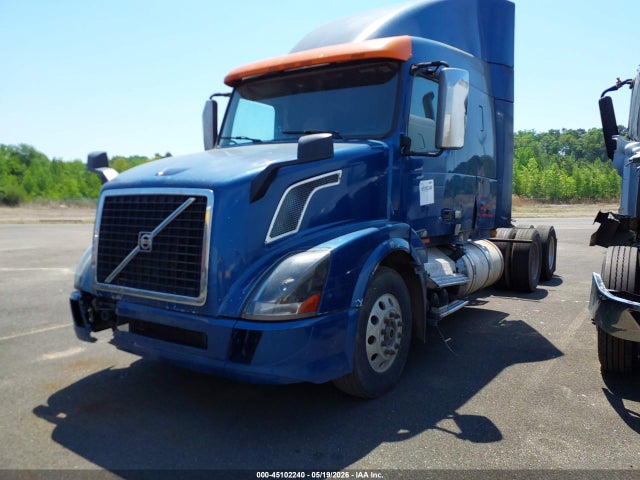45102240 :رقم المزاد ، 4V4NC9KJ3FN913729 vin ، 2015 Volvo Vn Vnl مزاد بيع