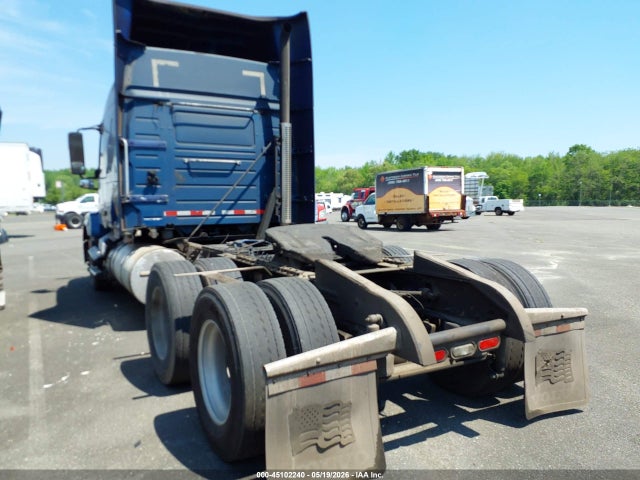 45102240 :رقم المزاد ، 4V4NC9KJ3FN913729 vin ، 2015 Volvo Vn Vnl مزاد بيع