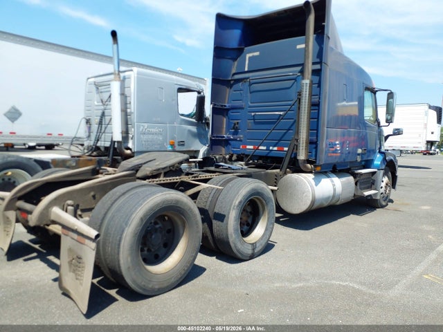 45102240 :رقم المزاد ، 4V4NC9KJ3FN913729 vin ، 2015 Volvo Vn Vnl مزاد بيع