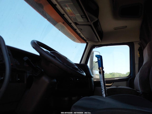 45102240 :رقم المزاد ، 4V4NC9KJ3FN913729 vin ، 2015 Volvo Vn Vnl مزاد بيع